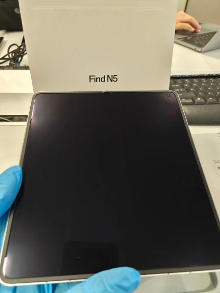 Oppo Find N5 internal display with no visible crease