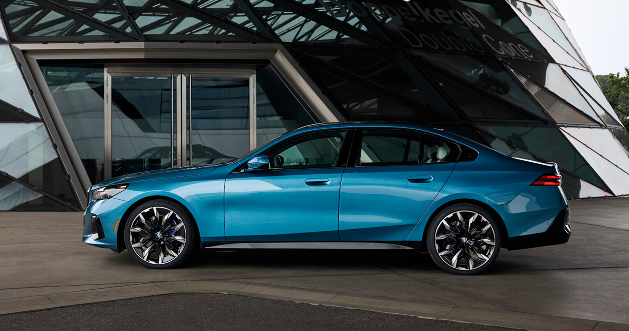 BMW 540i xDrive xDrive Legacy Edition - Вид спереду