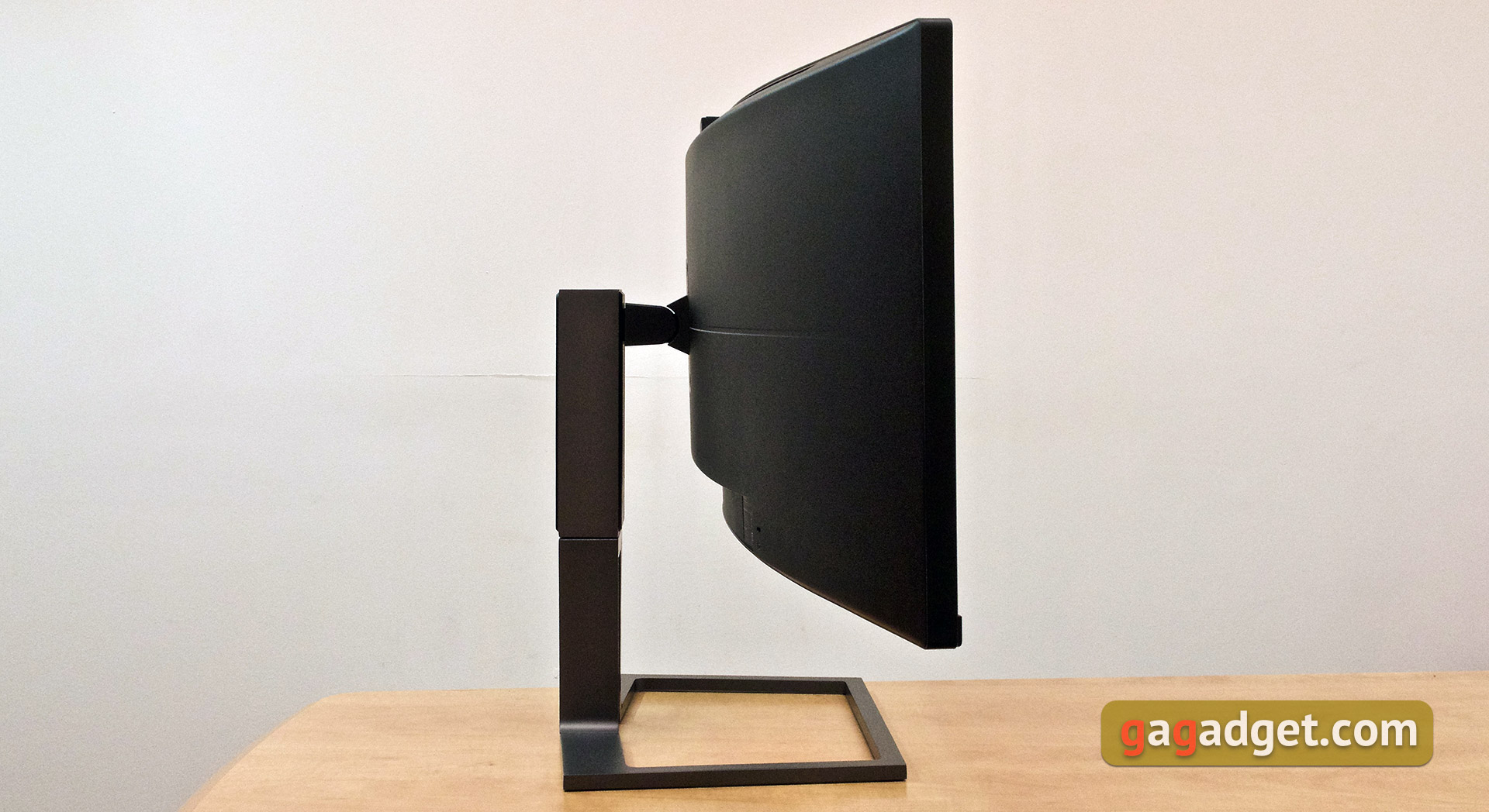Огляд Philips Brilliance 499P9H: 49-дюймовий монітор-авіаносець-27