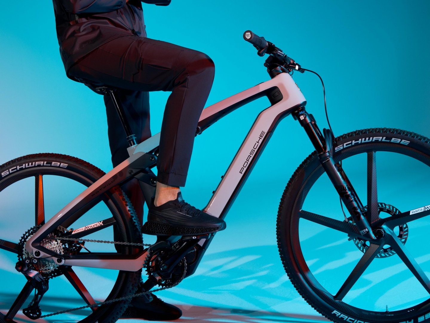 Электровелосипед Porsche eBike Sport в действии