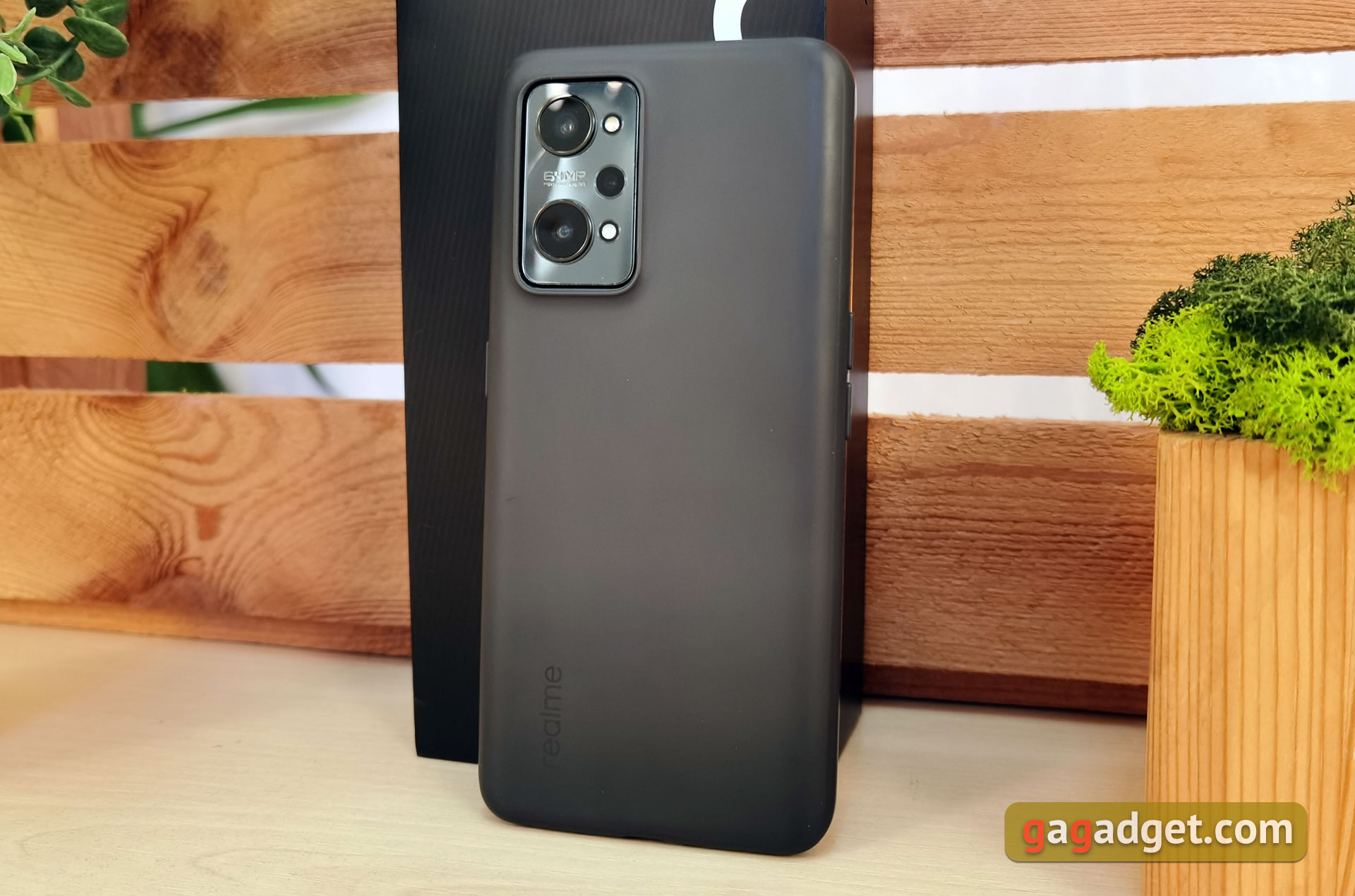 Обзор realme GT Neo 2: 40 минут зарядки и два дня без розетки-6