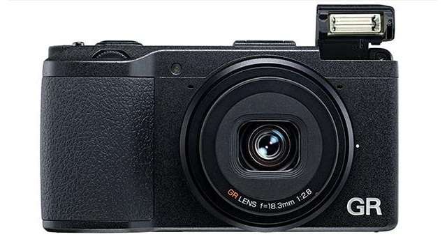 Компактная фотокамер Ricoh GR с датчиком изображения формата APS-C Компактная фотокамер Ricoh GR с датчиком изображения формата APS-C