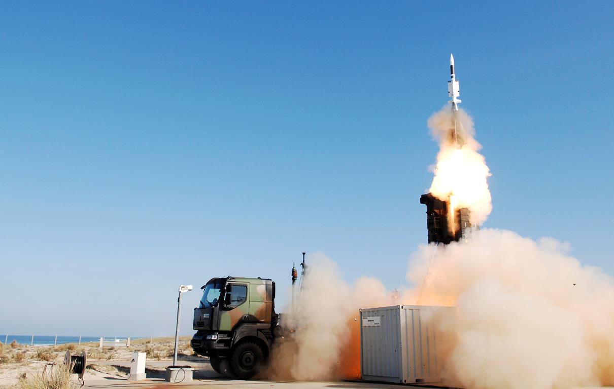 Пуск ракети Aster 30 з бойової машини ЗРК SAMP/T. Ілюстрація: MBDA