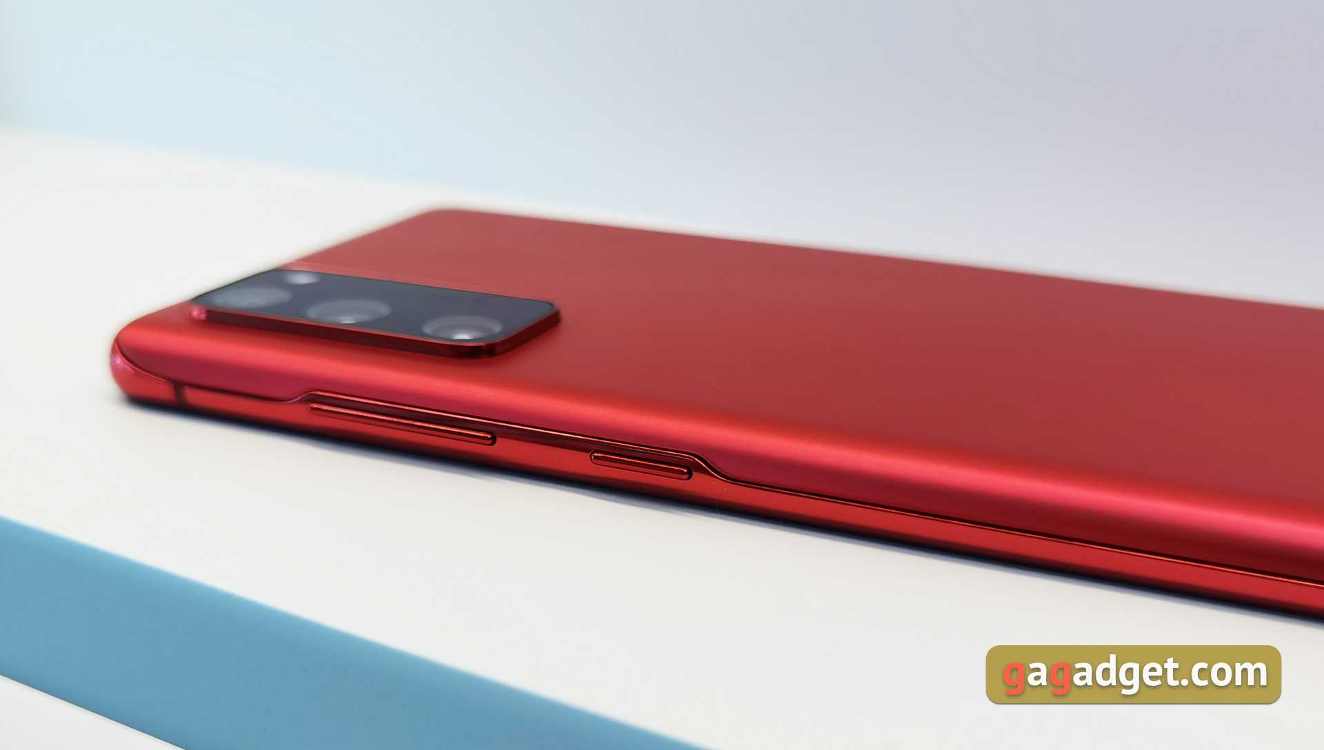 "Молодёжный" флагман Samsung Galaxy S20 FE своими глазами-7