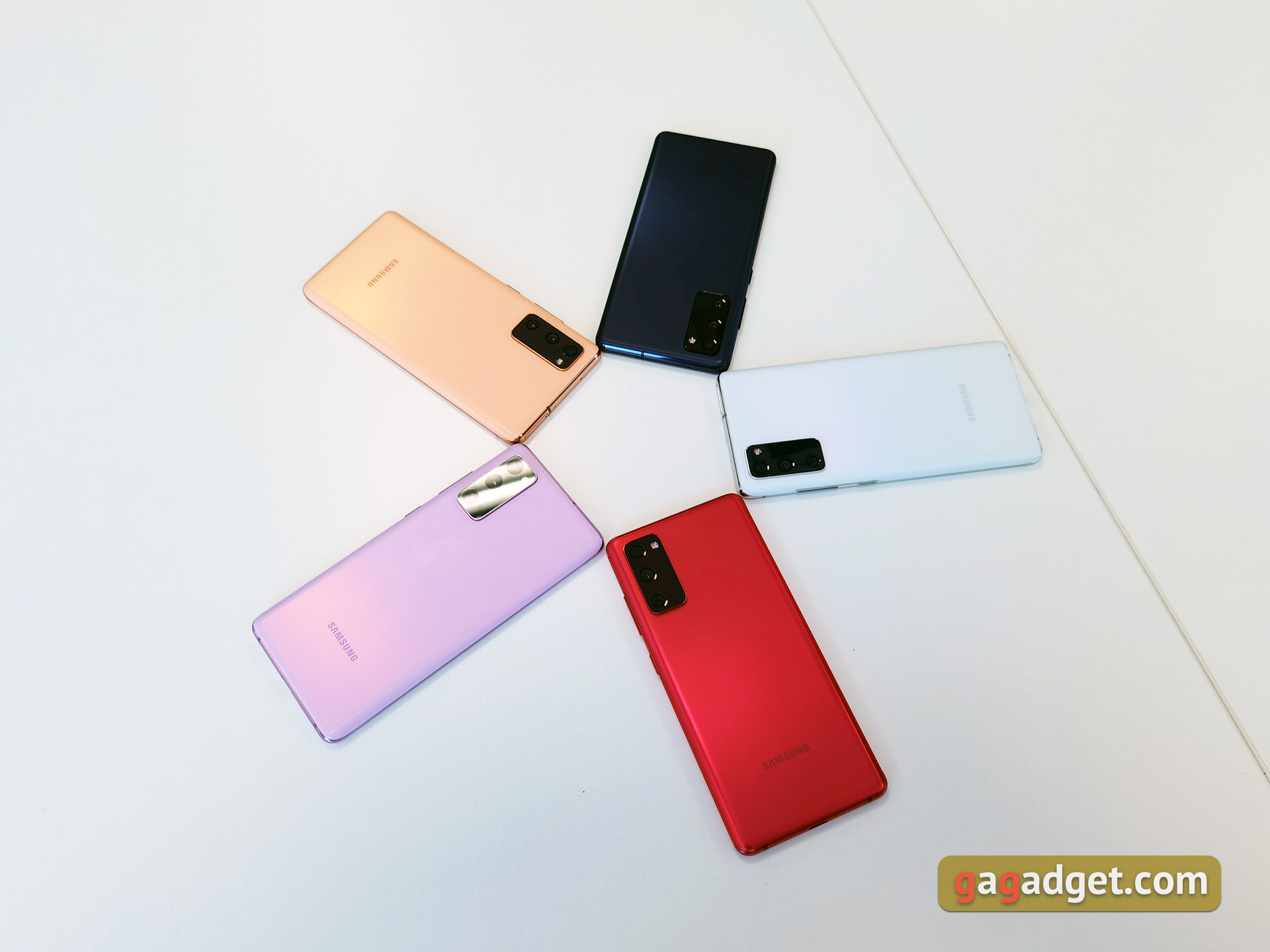 "Молодёжный" флагман Samsung Galaxy S20 FE своими глазами-14