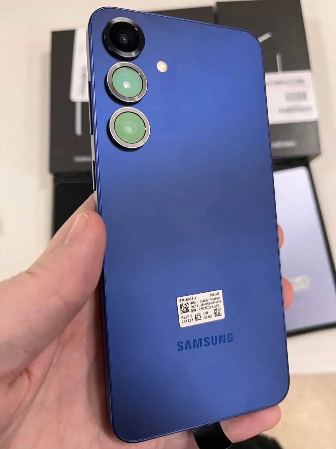 Galaxy S25 в роздрібній коробці
