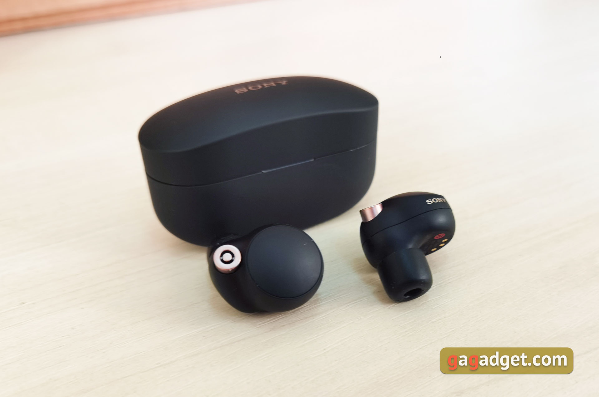 Огляд Sony WF-1000XM4: флагманські TWS-навушники з найкращим шумозаглушенням