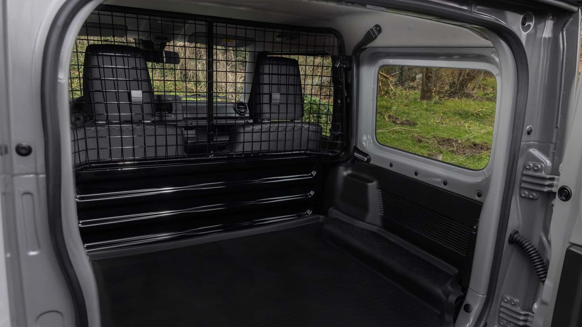 Suzuki Jimny 55ème Anniversaire во Франции - фото 7