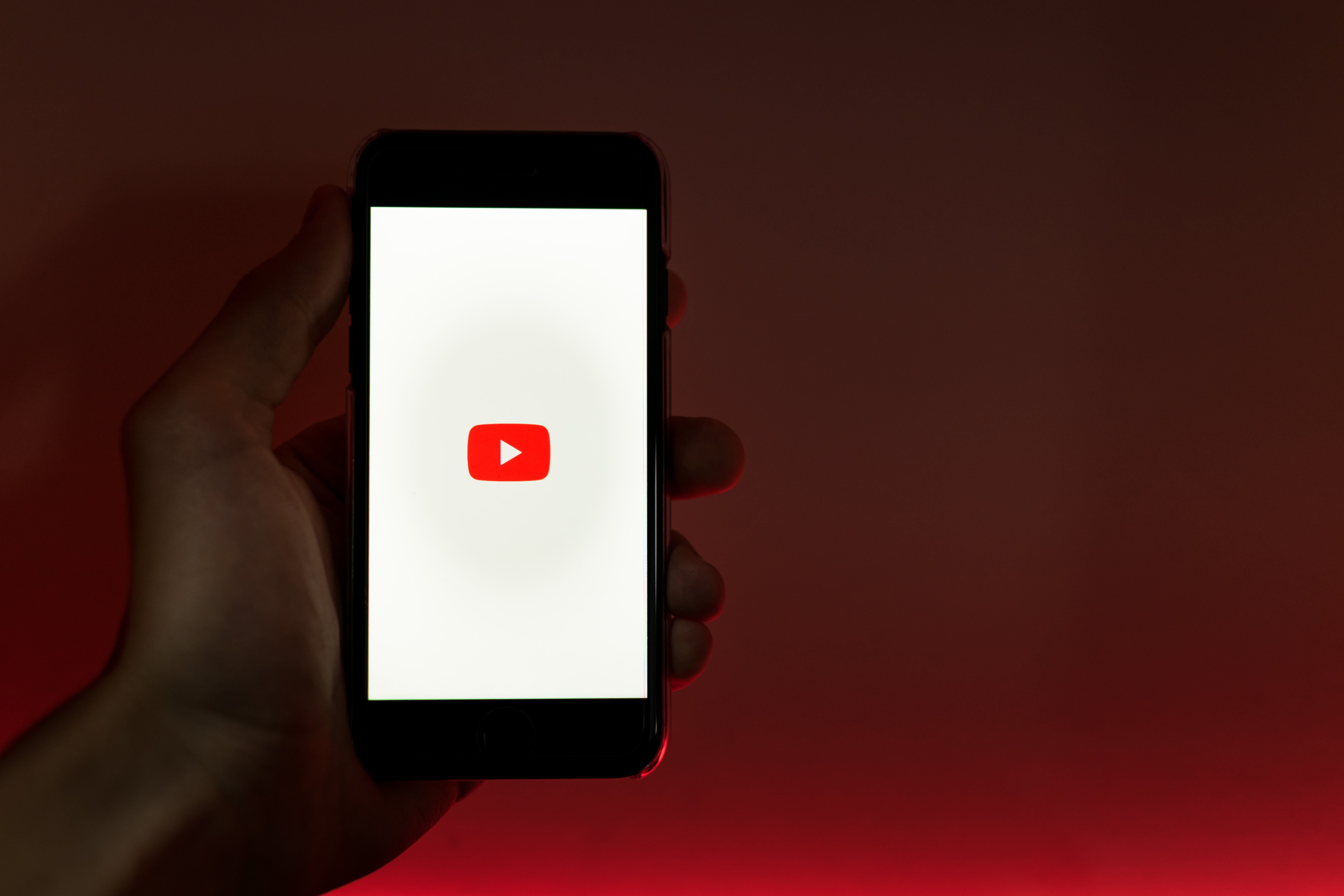 YouTube pourrait lancer un outil d'IA pour imiter la voix des musiciens