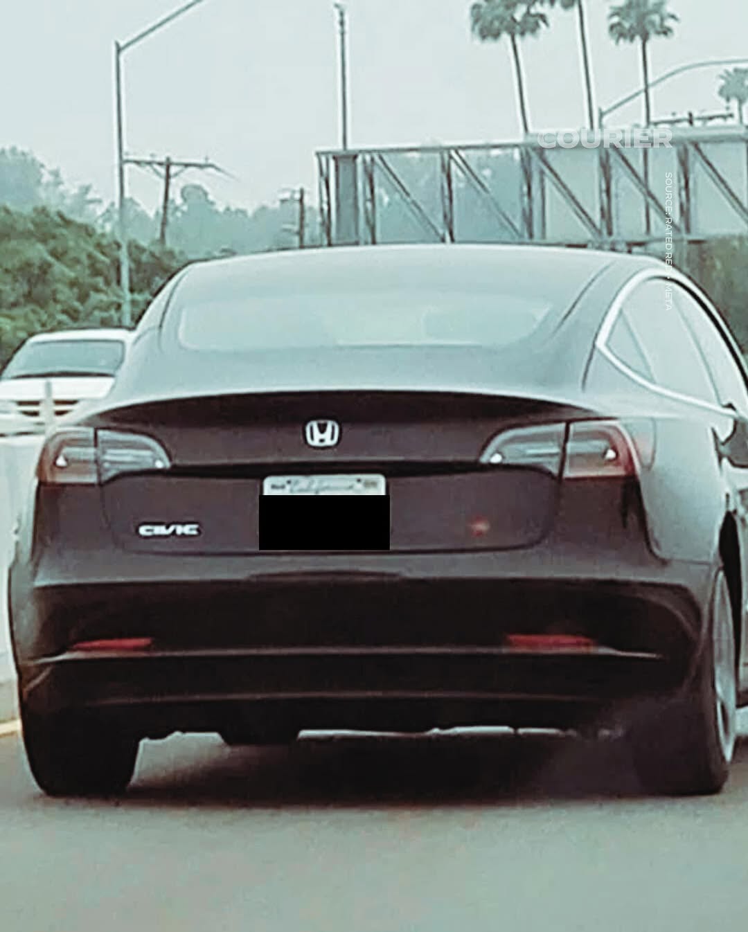 Креативні протести власників Tesla через модифікації автомобілів