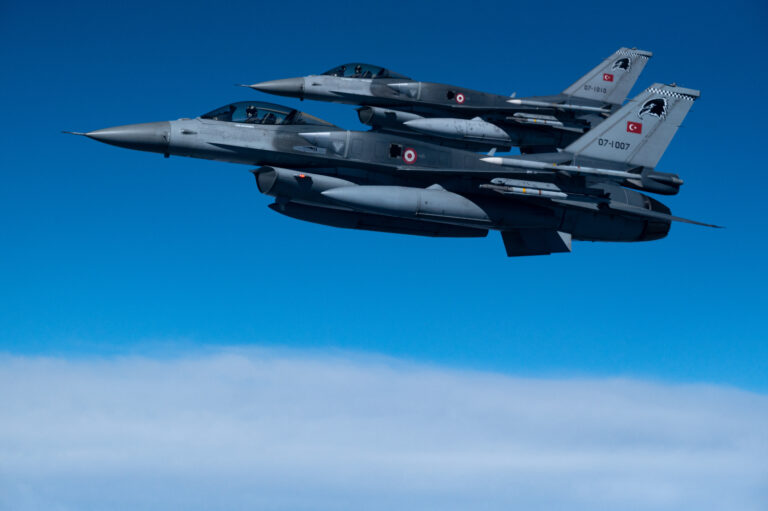 Пара турецьких F-16