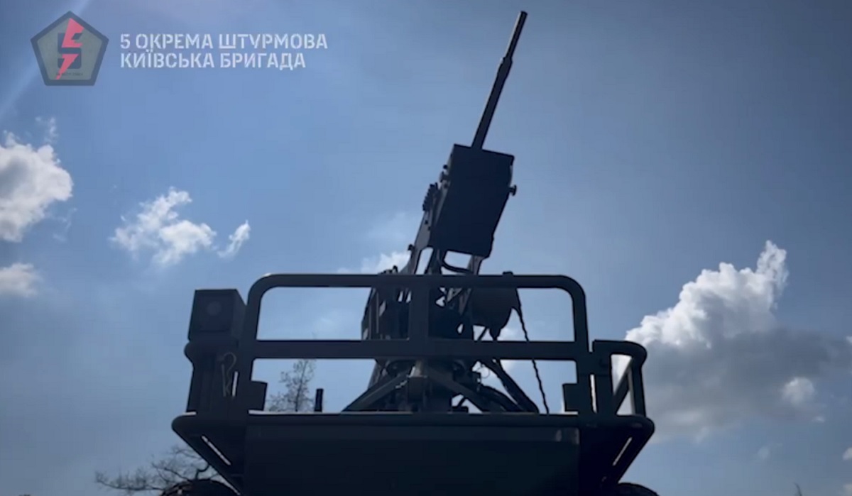 Збройні сили України вперше показали кадри бойового застосування наземного броньованого дрона