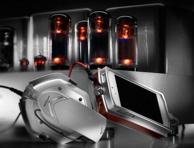 V-moda Vamp Verza: портативный усилитель звука с гнездами для смартфонов V-moda Vamp Verza: портативный усилитель звука с гнездами для смартфонов