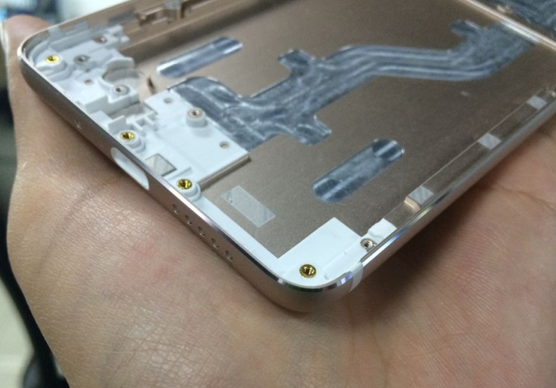 Реальные фото задней панели Vernee Mars в золотом цвете: деликатные полоски антенн, анодирование и 3D-полировка-3