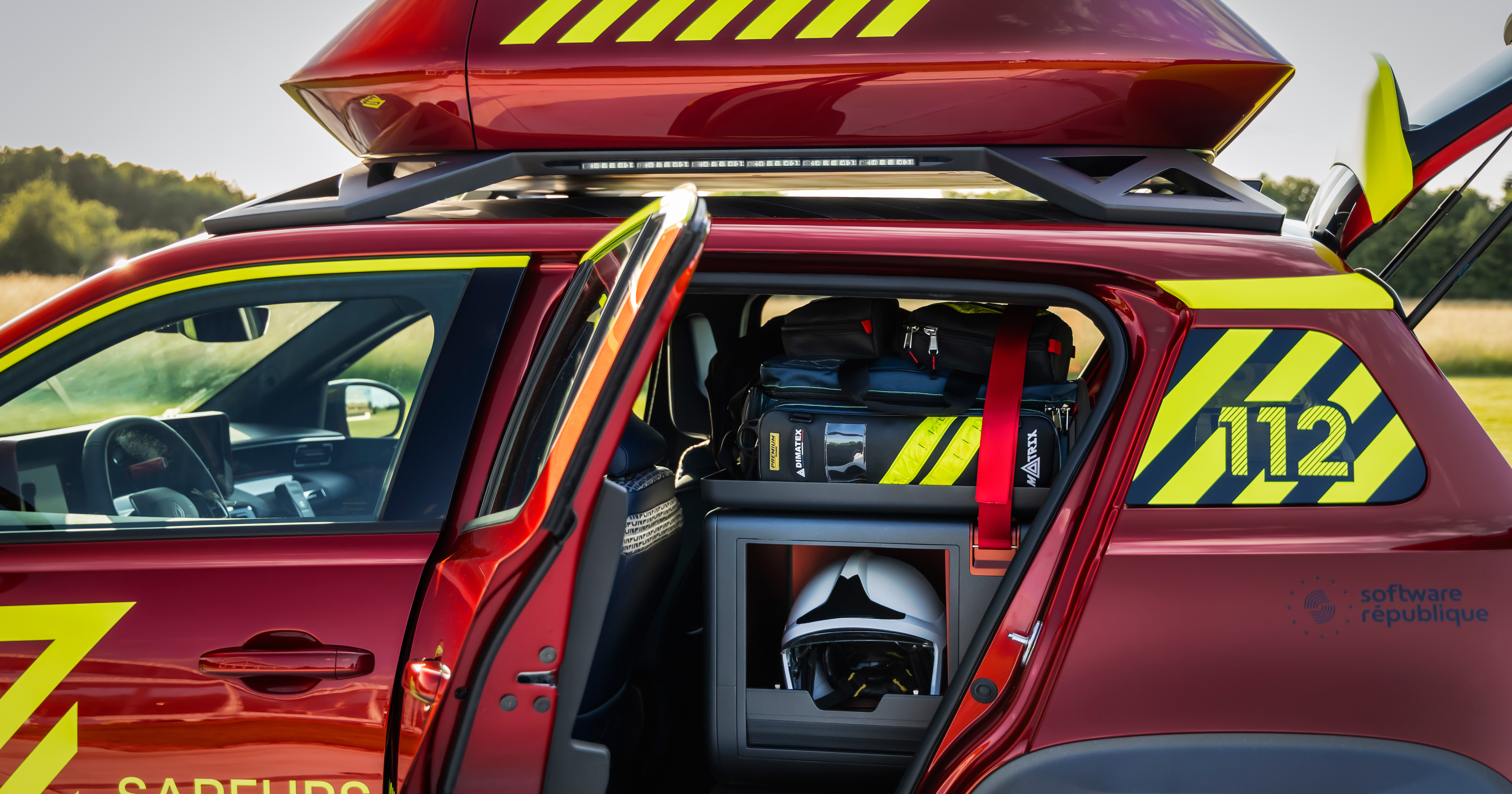 Luggage compartment and equipment Renault Vision 4Rescue