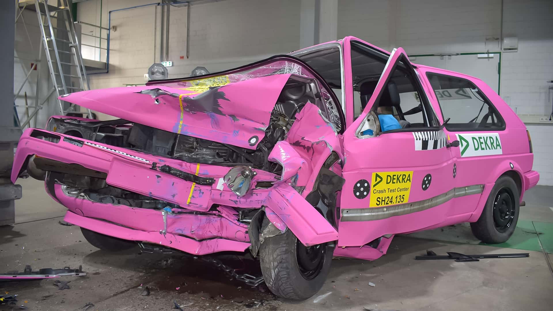 Crash test of a 1989 Volkswagen Golf II.