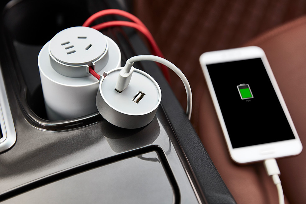 xiaomi-mi-car-inverter-1_cr.jpg