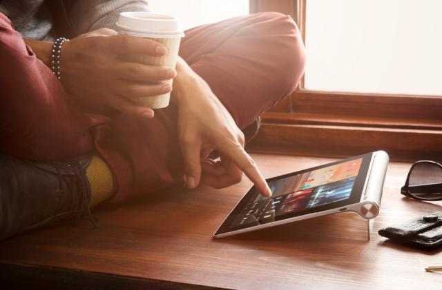 Пара Android-планшетов Lenovo Yoga Tablet 8 и Yoga Tablet 10 c нестандартной  конструкцией