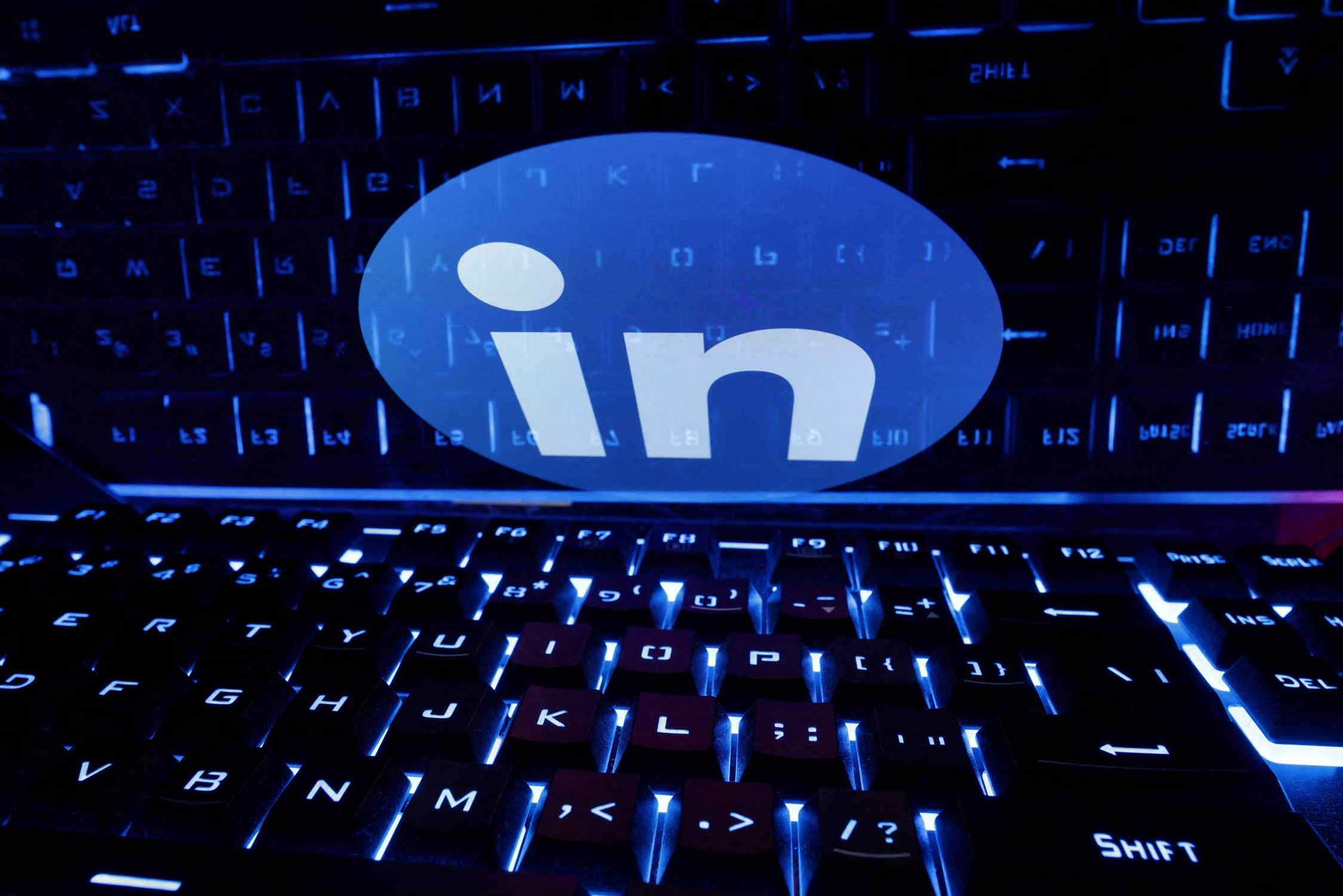 LinkedIn додала нові АІ-функції для претендентів і повідомила про досягнення 1 млрд користувачів