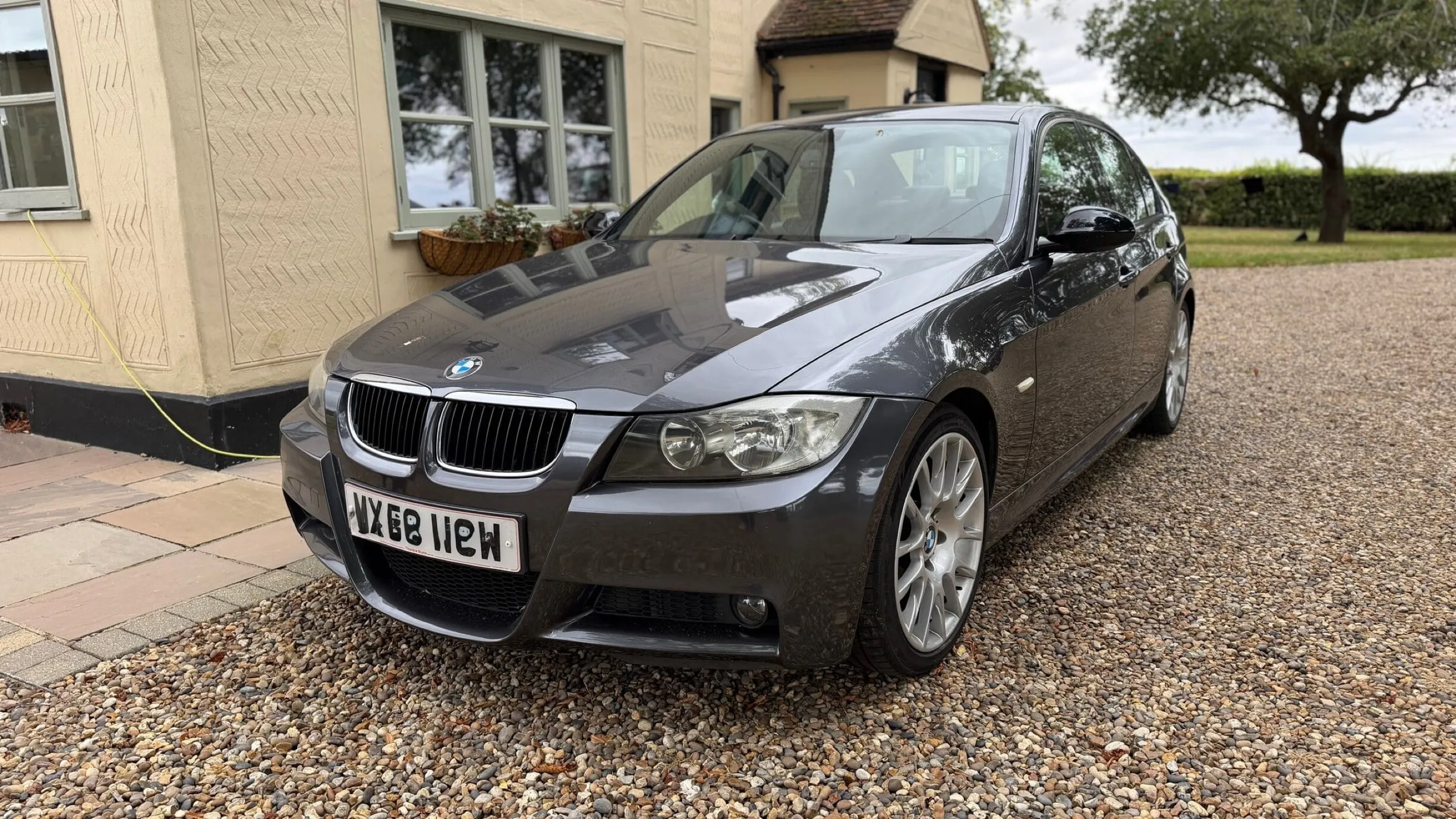 Боковой вид BMW 320si