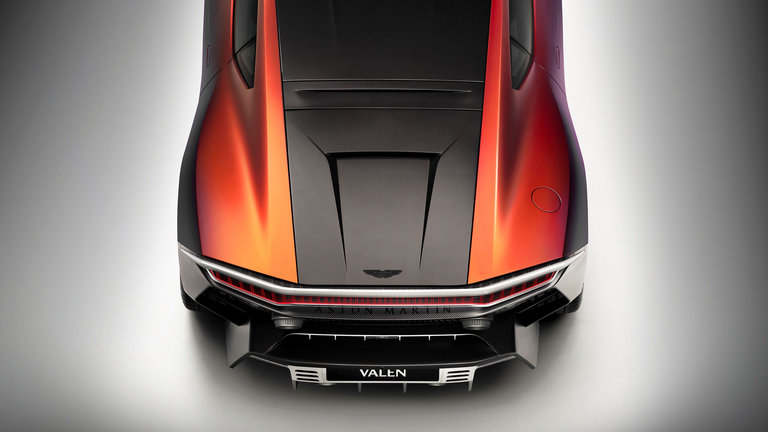 Задня частина Aston Martin Valen