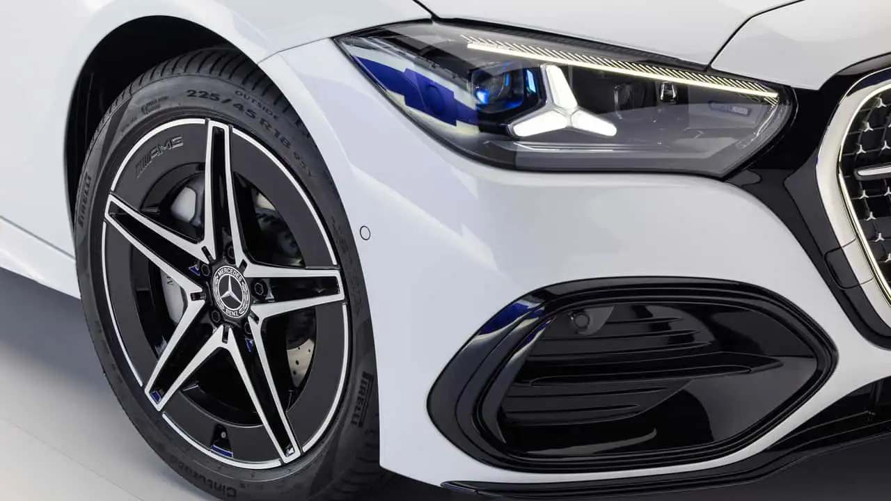 Mercedes-Benz Classe C рестайлінг 2026 вид ззаду
