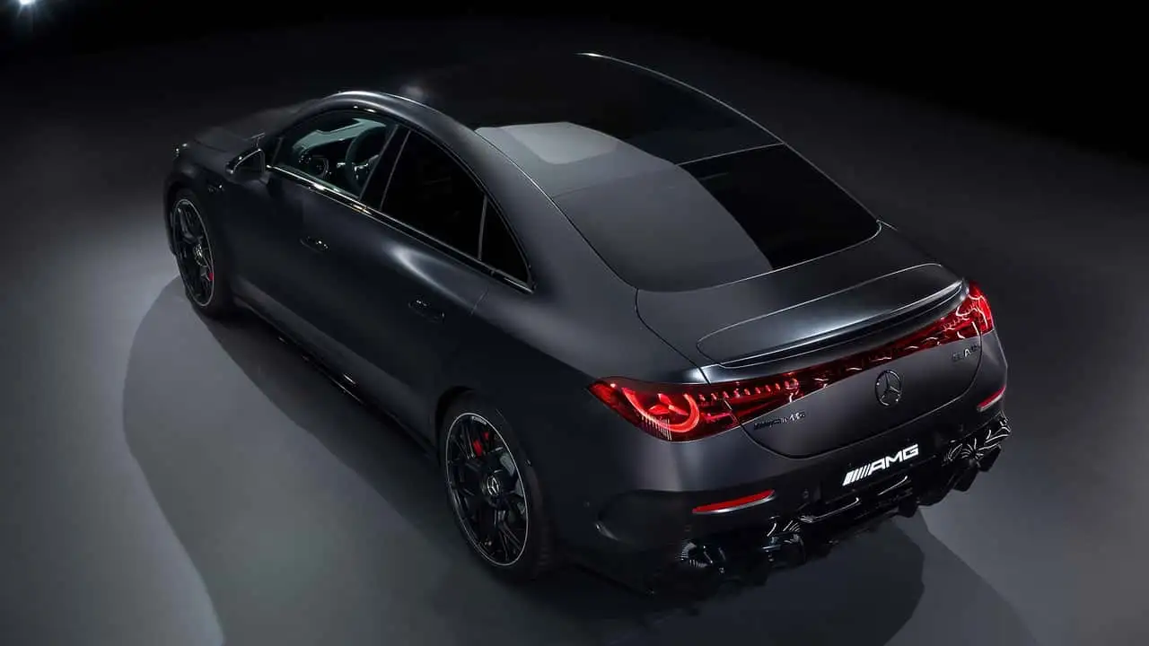 Електричний седан Mercedes-AMG CLA 45 - задній вигляд