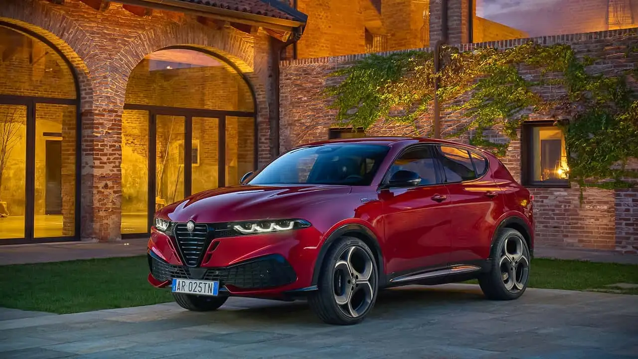 Alfa Romeo Tonale ззаду