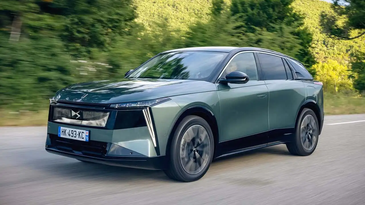 Елегантність DS Automobiles у Паризькому автосалоні