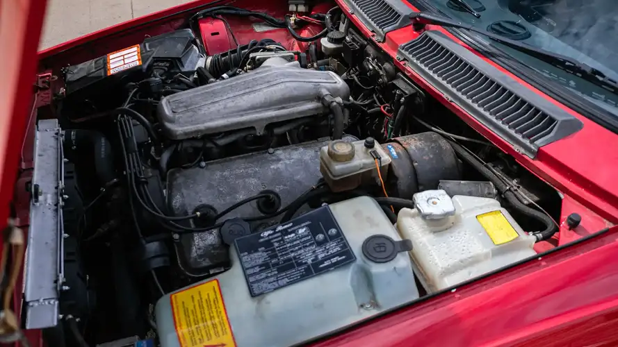 1983 Alfa Romeo GTV6 Джеремі Кларксона з боковим виглядом