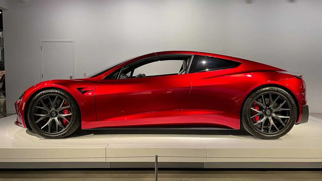 Tesla Roadster на трасі