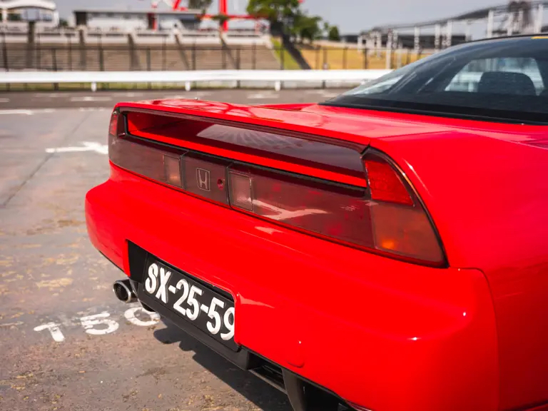 Honda NSX с видом на двигатель