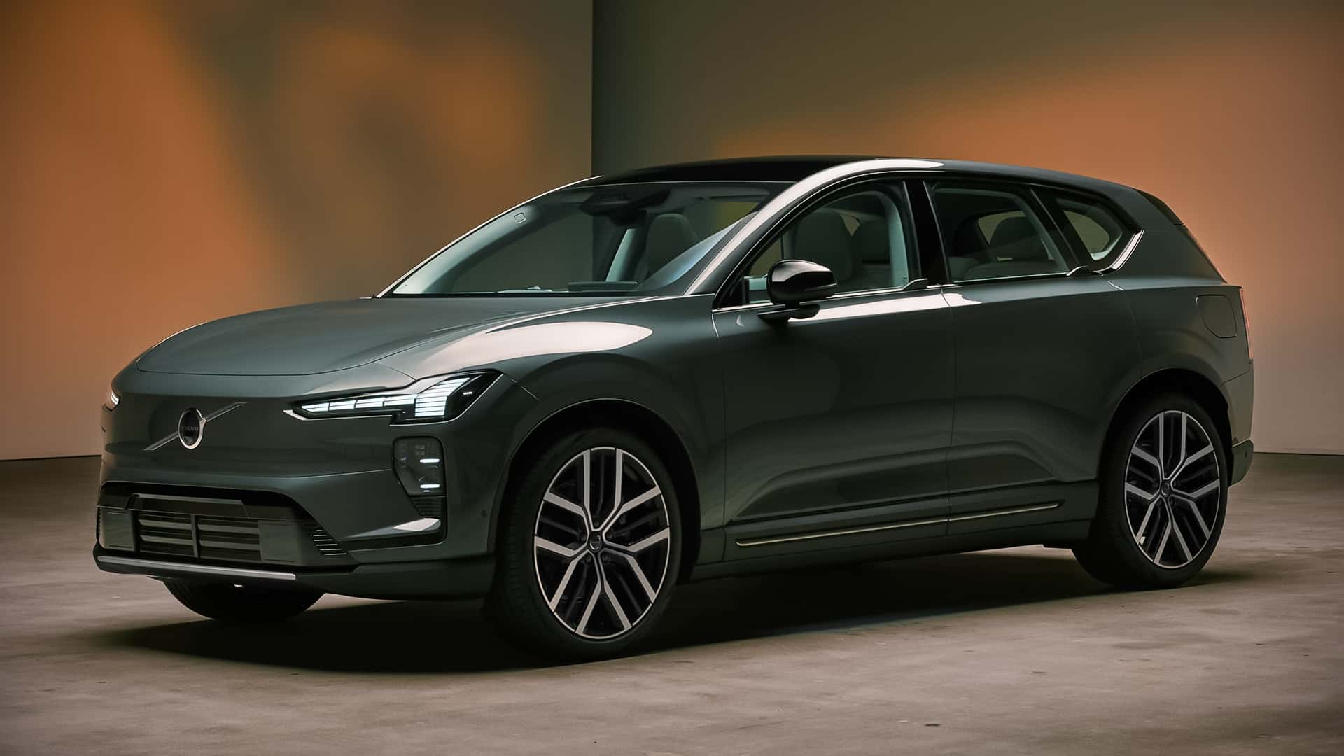 Кросовер Volvo EX60 вид збоку