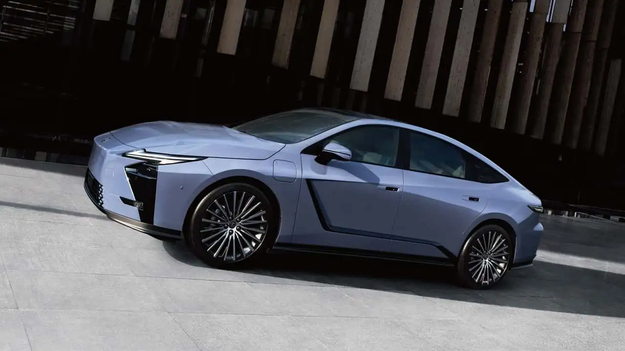 Внешний вид Lexus ES 2026, вид 1