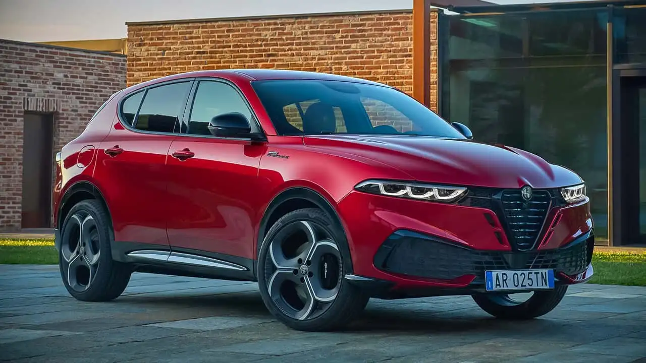 Alfa Romeo Tonale вид спереду