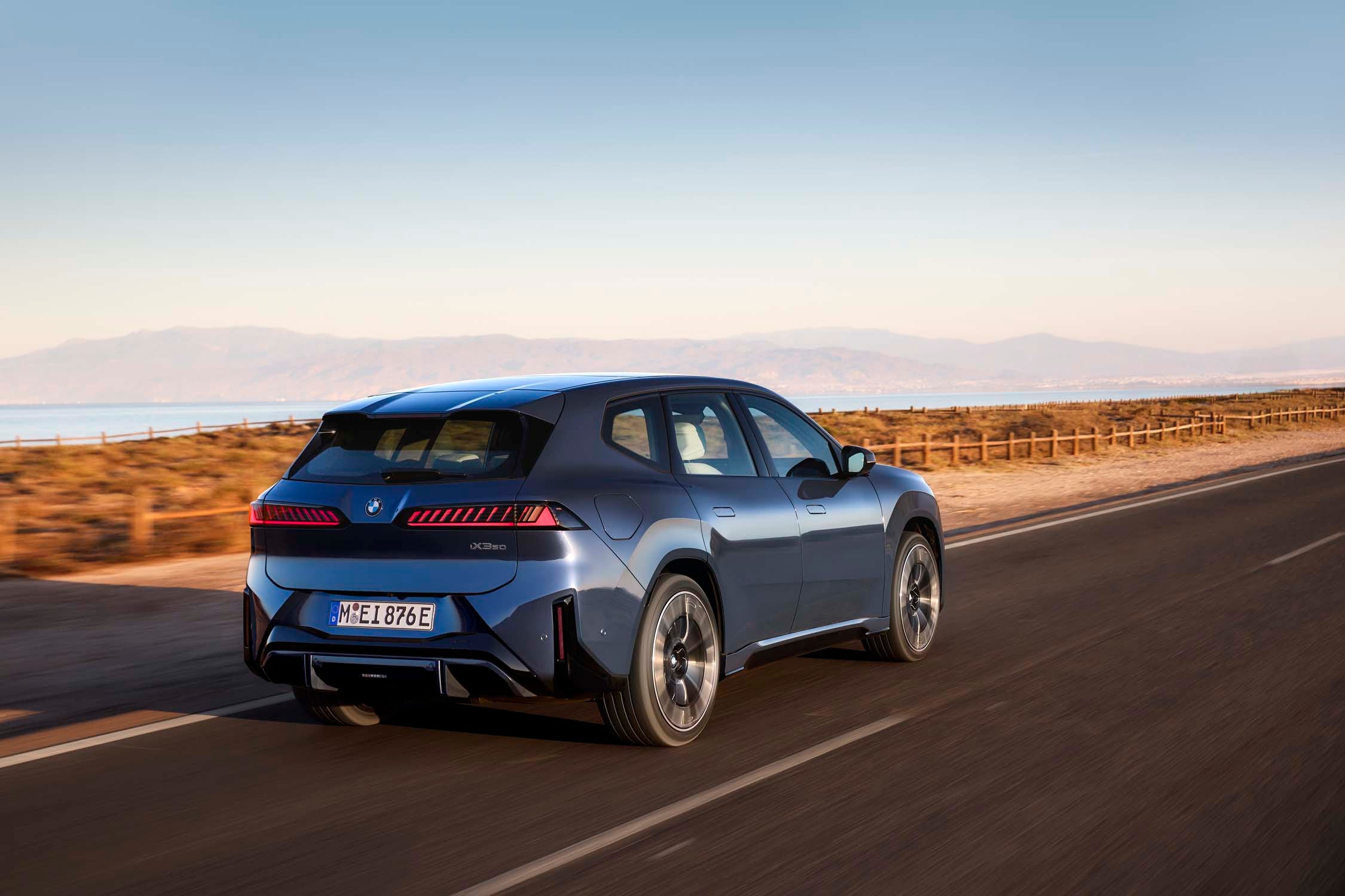 BMW iX3 Long-Wheelbase збоку