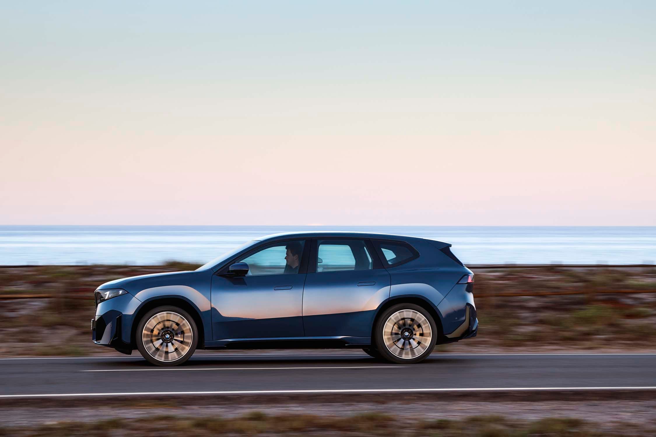 Інтер'єр і дисплей BMW iX3 Long-Wheelbase