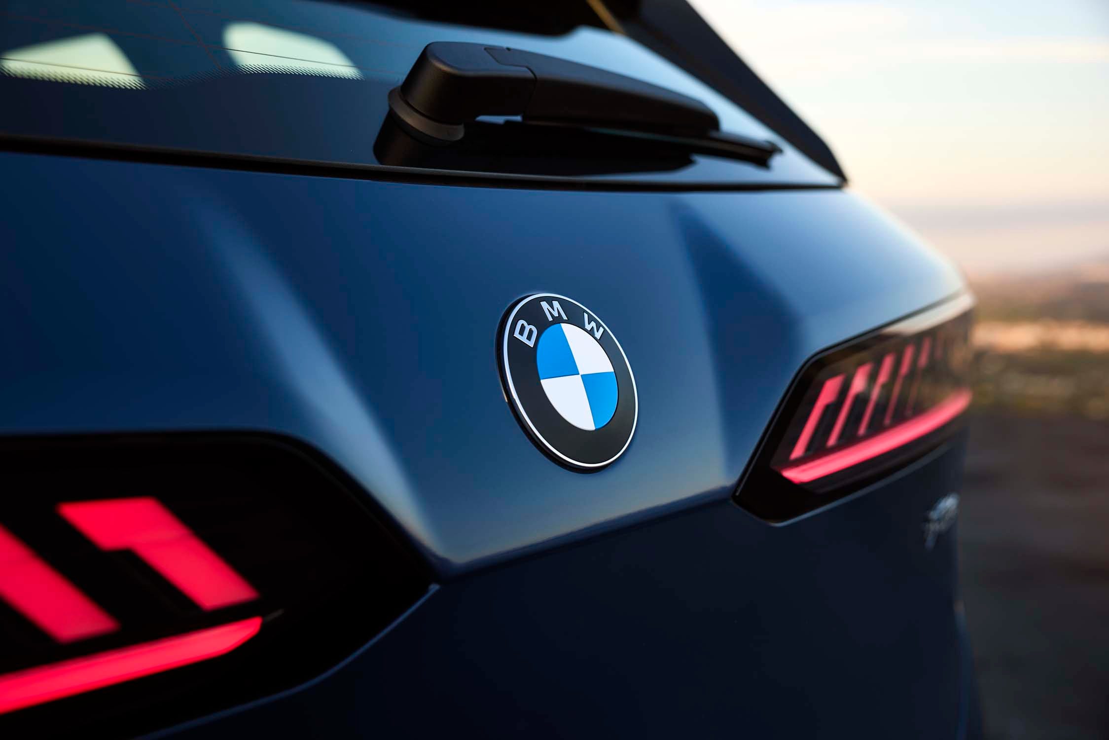 BMW iX3 Long-Wheelbase вид ззаду