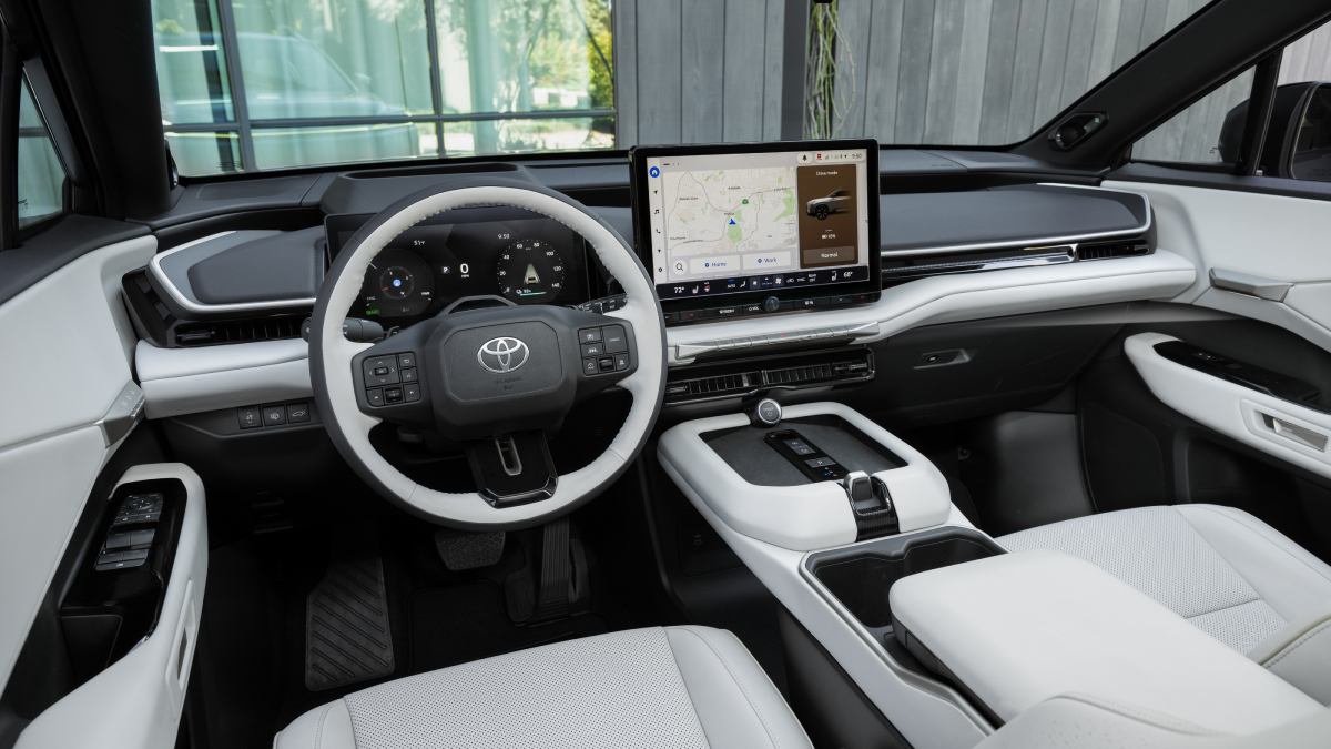 Електричний Toyota Highlander 2027 інтер'єру вид 1