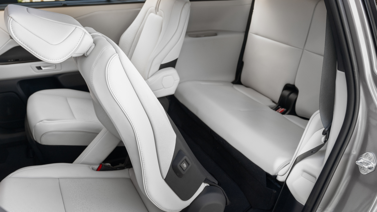 Електричний Toyota Highlander 2027 інтер'єру вид 5