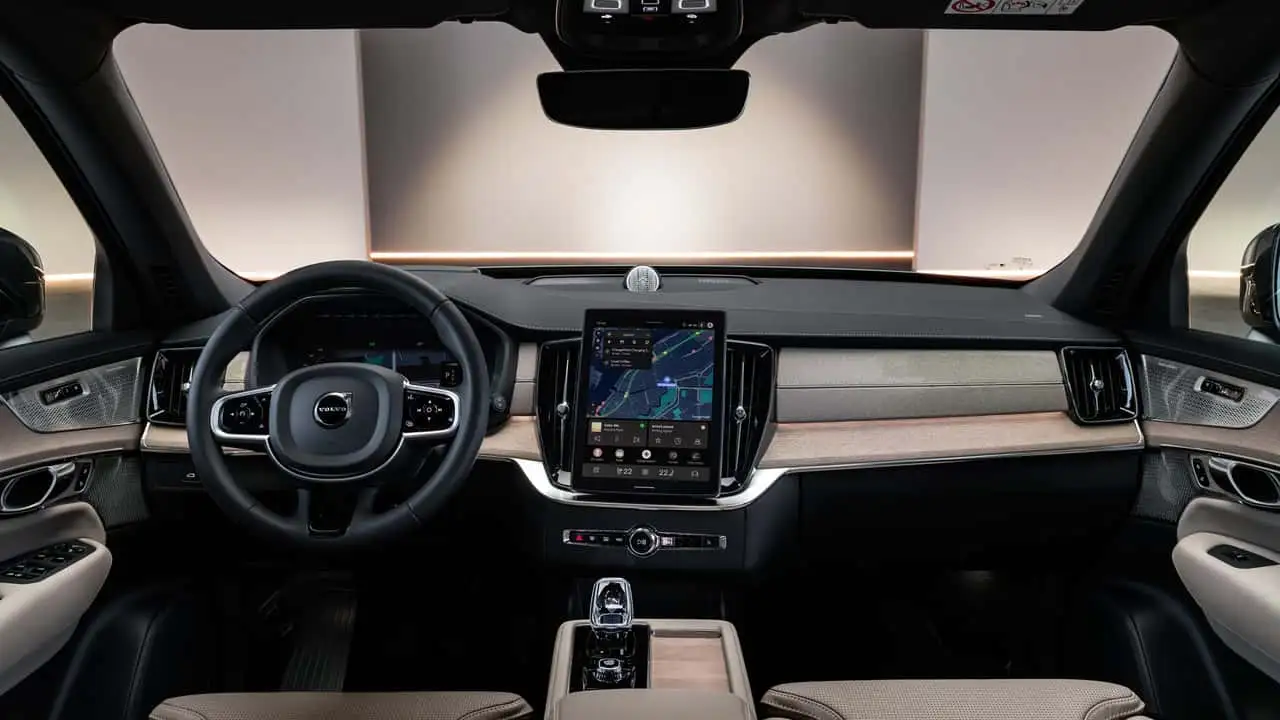 Салон Volvo XC90 з новою мультимедійною системою