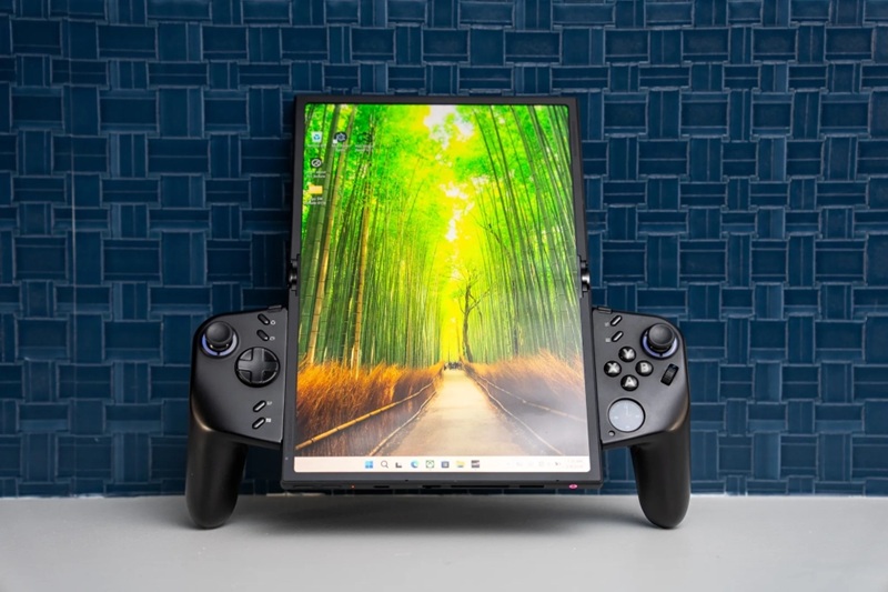 Ігрова консоль Lenovo Legion Go Fold з геймпадом