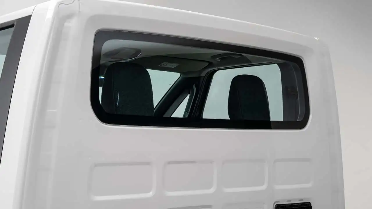 Kia PV5 на дорозі