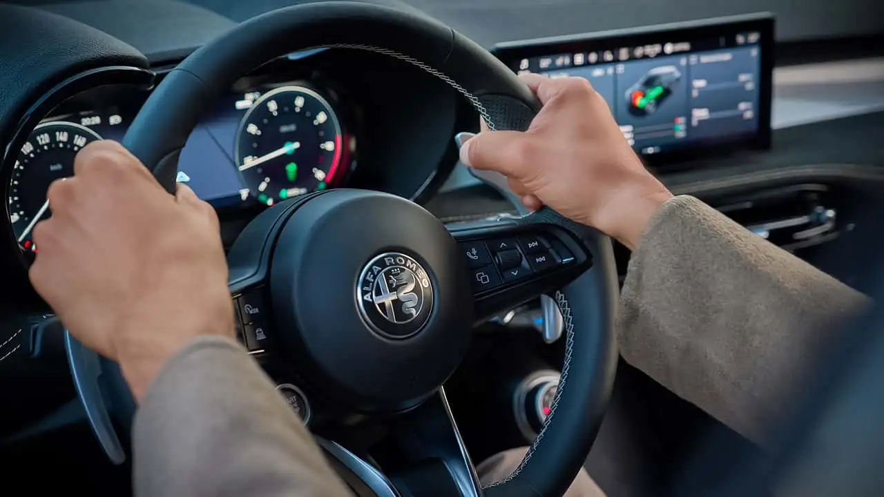 Alfa Romeo Tonale інтер'єр в деталях