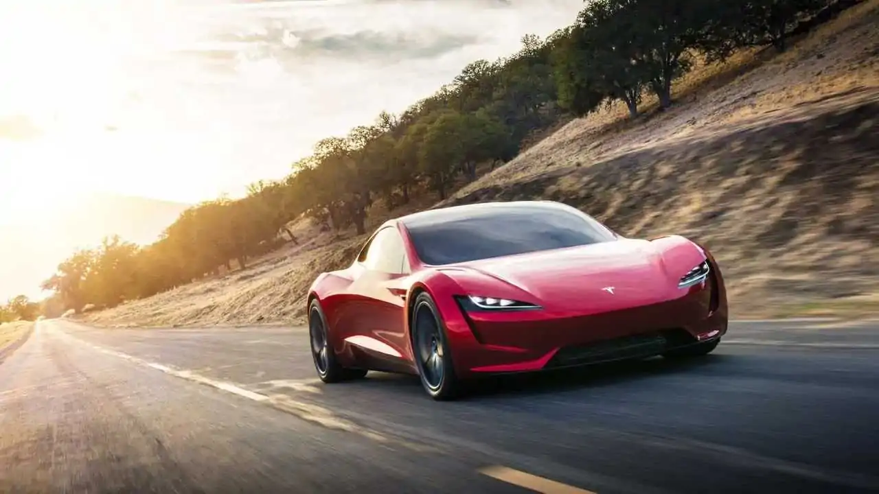 Tesla Roadster у русі