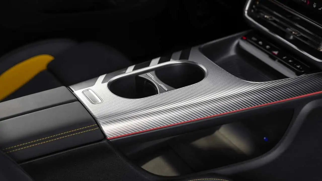 Салон Mercedes-AMG CLA 45 - панель управління