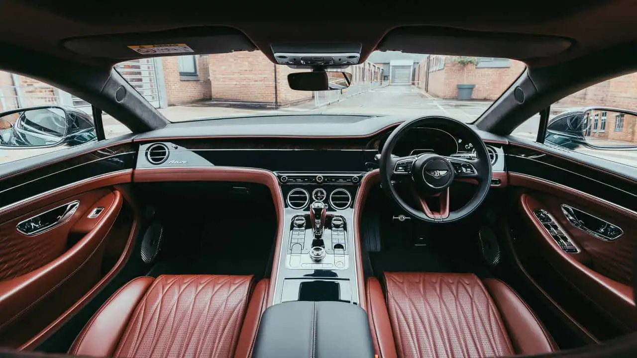 Bentley Continental GT Azure - вид ззаду