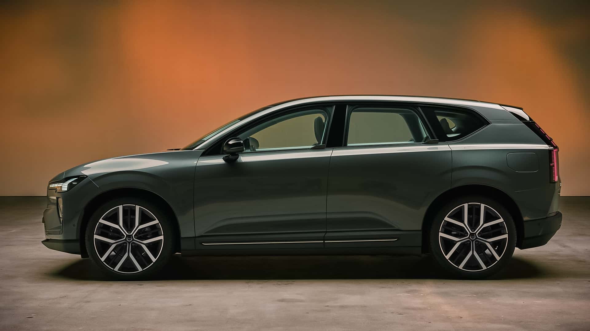 Передня частина кросовера Volvo EX60