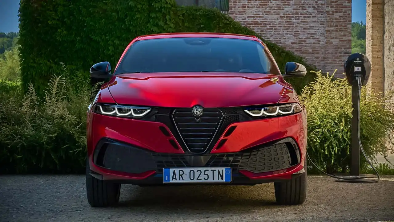 Alfa Romeo Tonale переднє сидіння