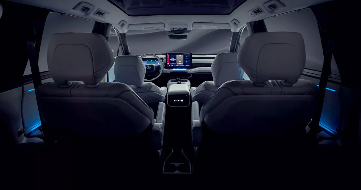 Фірмові позначення BEV і AWD на Toyota Highlander